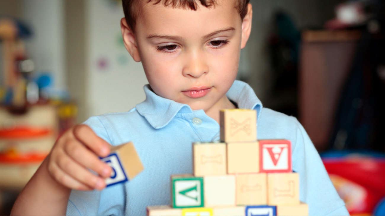 ¿Quieres saber si tu hij@ tiene riesgo de  presentar autismo usando la encuesta M-Chat-R ?